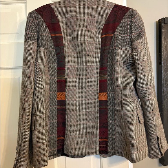 Really stunning multi fabric blazer! - Picture 6 of 6